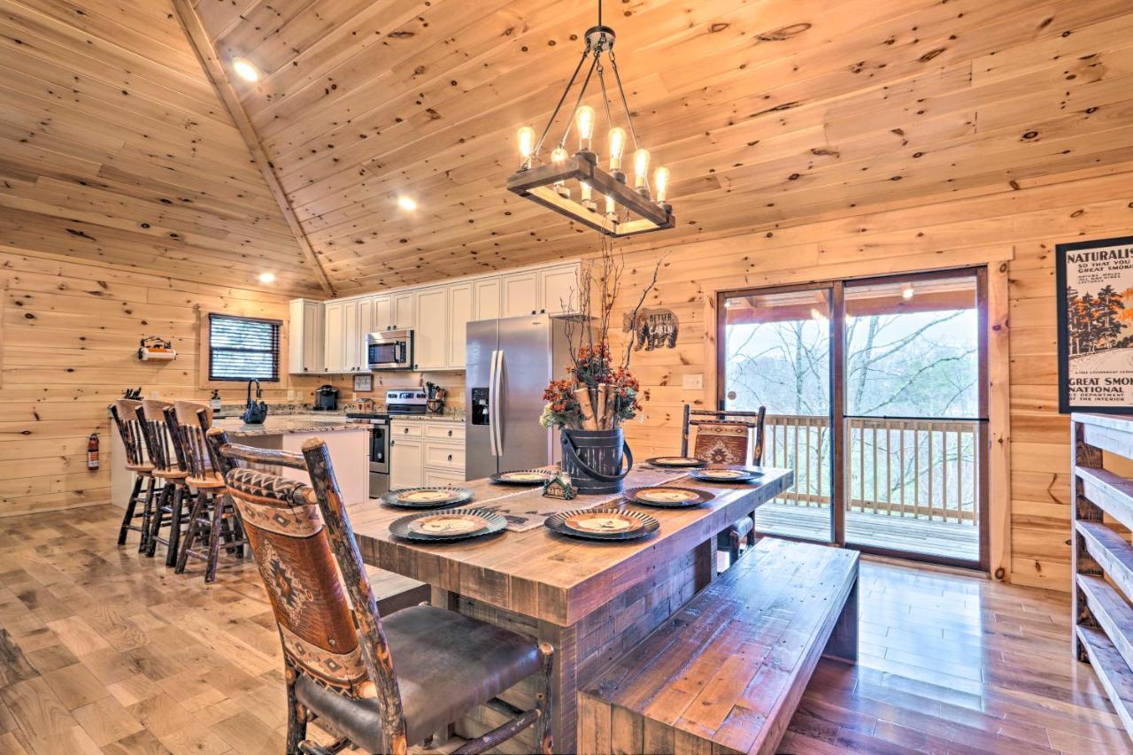 Luxe Cabin With Hot Tub, Theater, Pool Table, Arcade Pigeon Forge Zewnętrze zdjęcie