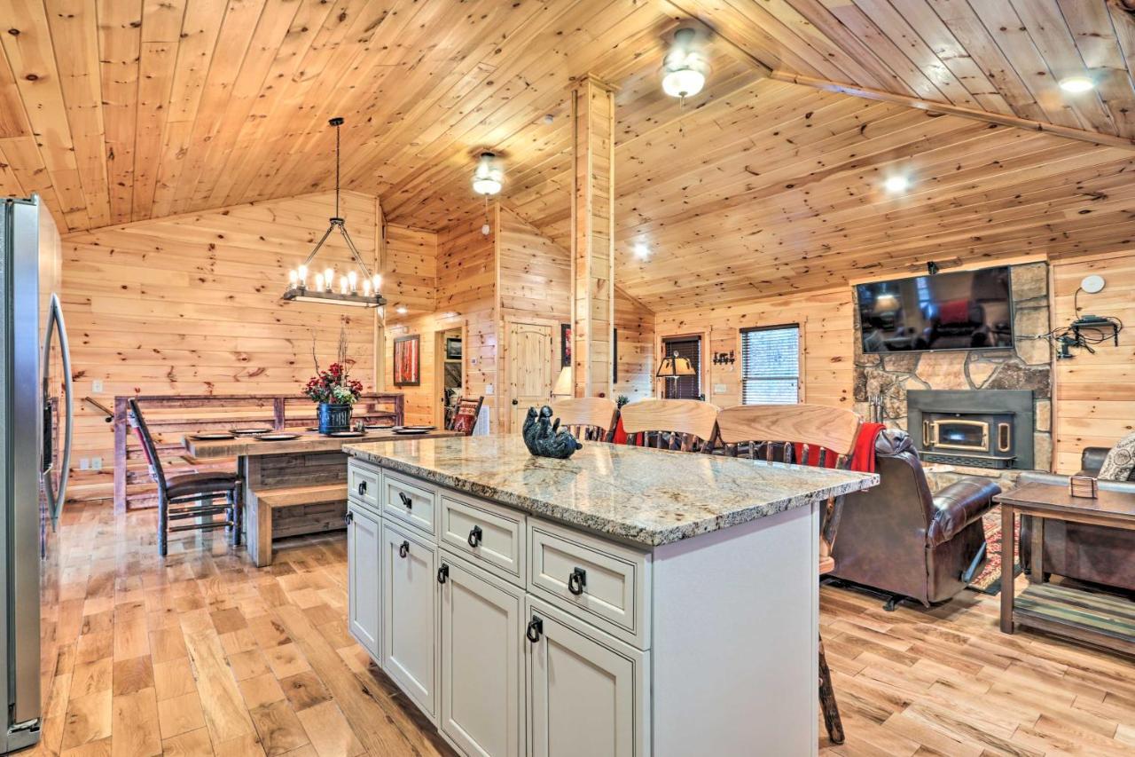 Luxe Cabin With Hot Tub, Theater, Pool Table, Arcade Pigeon Forge Zewnętrze zdjęcie