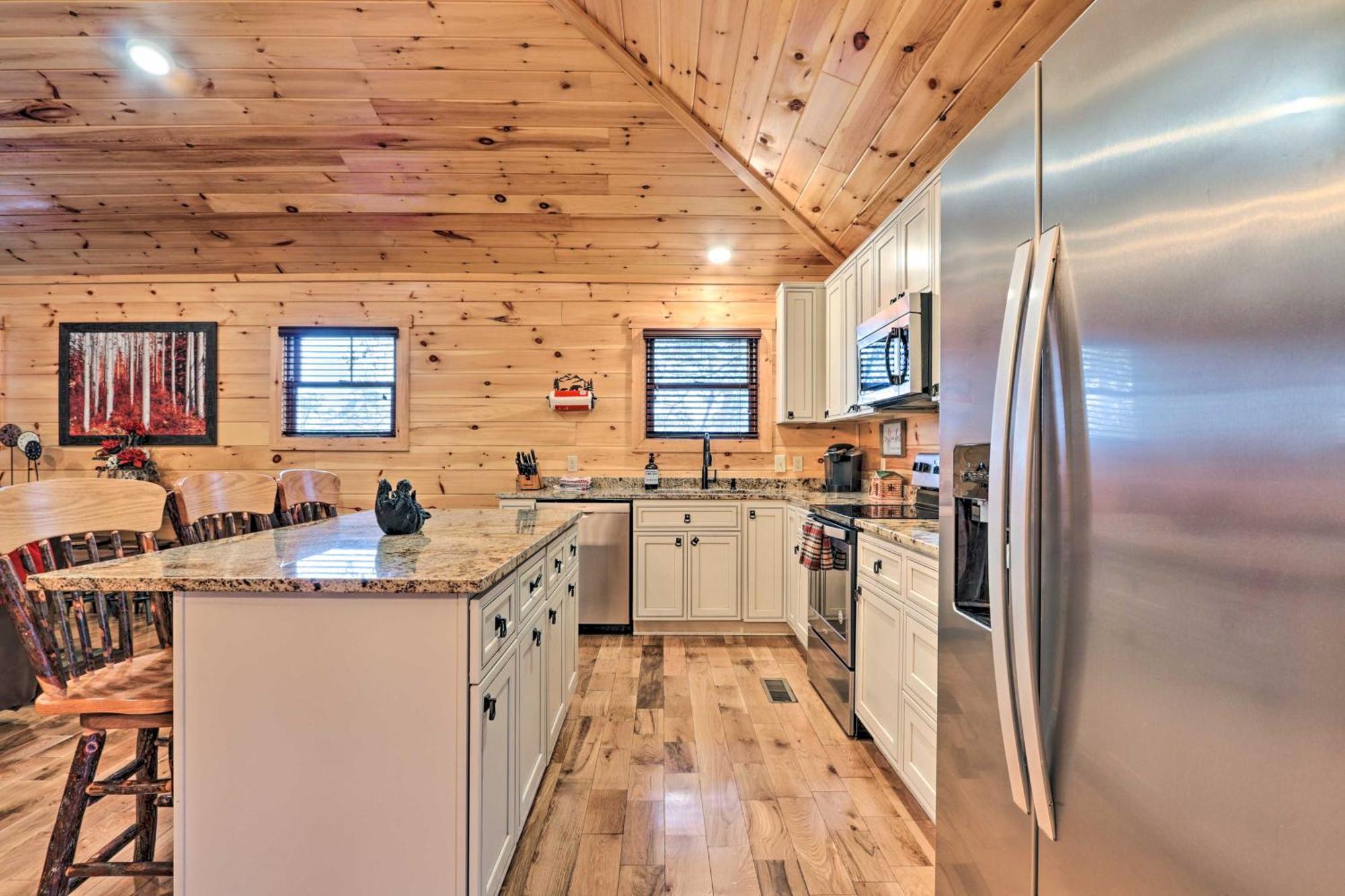 Luxe Cabin With Hot Tub, Theater, Pool Table, Arcade Pigeon Forge Zewnętrze zdjęcie
