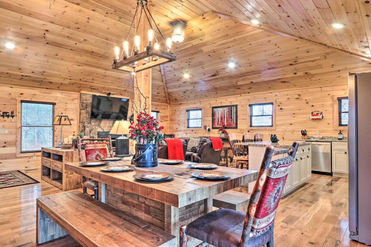Luxe Cabin With Hot Tub, Theater, Pool Table, Arcade Pigeon Forge Zewnętrze zdjęcie